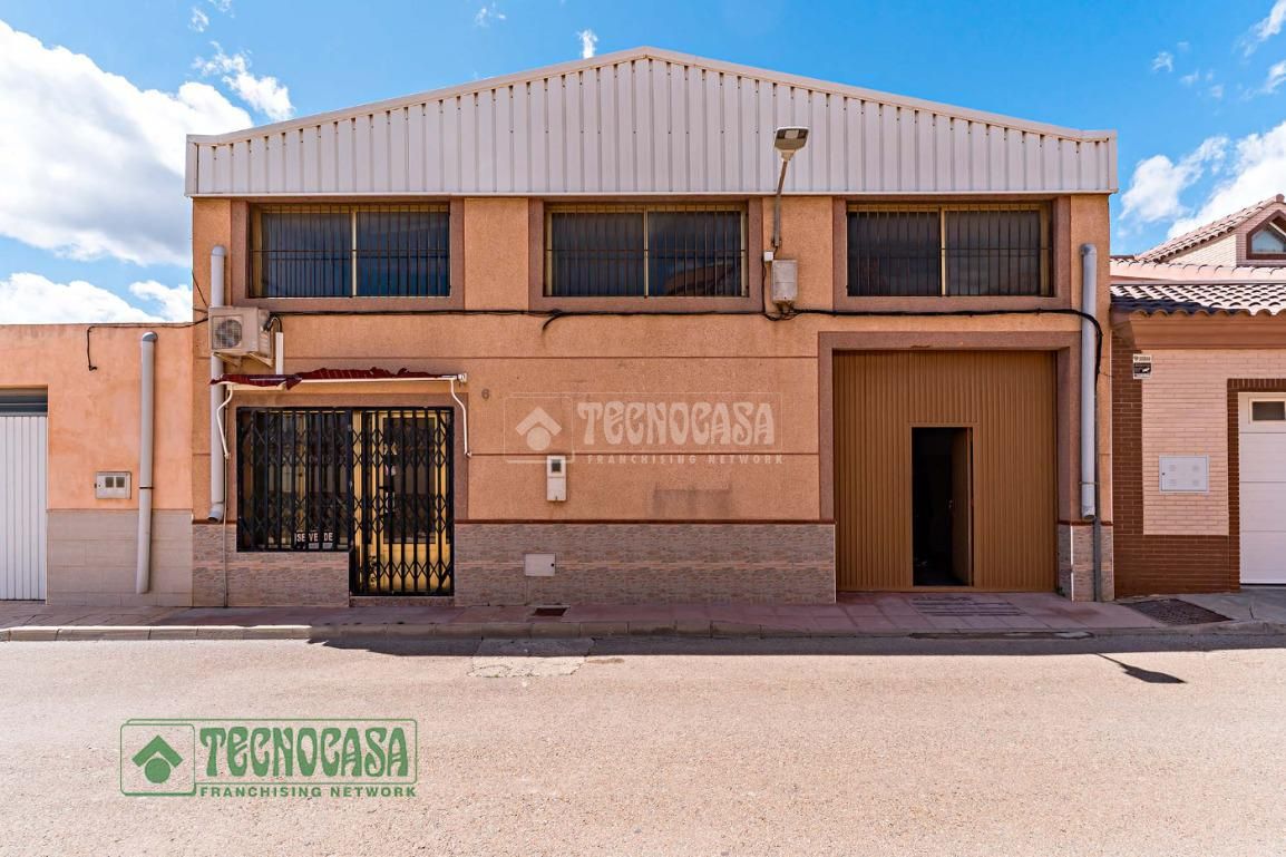 Vista exterior de Local en venda en Tabernas