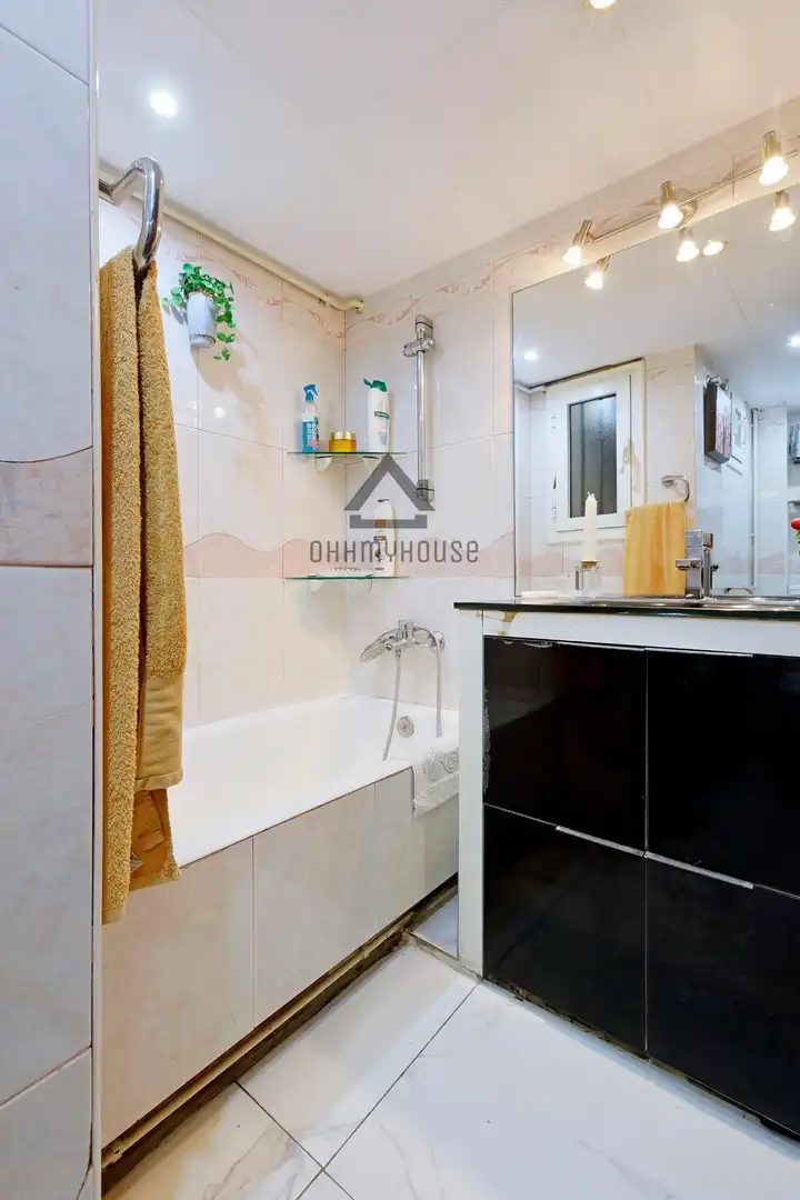 Bathroom of Ground floor for sale in Barcelona  with Air Conditioner, Heating and Terrace