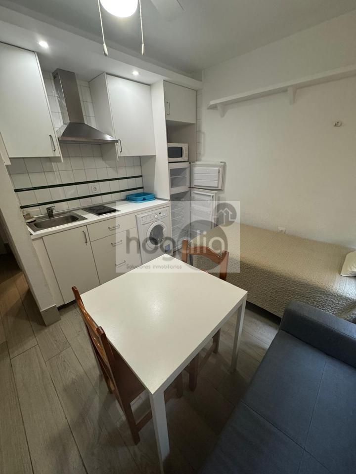 Cocina de Estudio de alquiler en  Sevilla Capital con Aire acondicionado y Amueblado