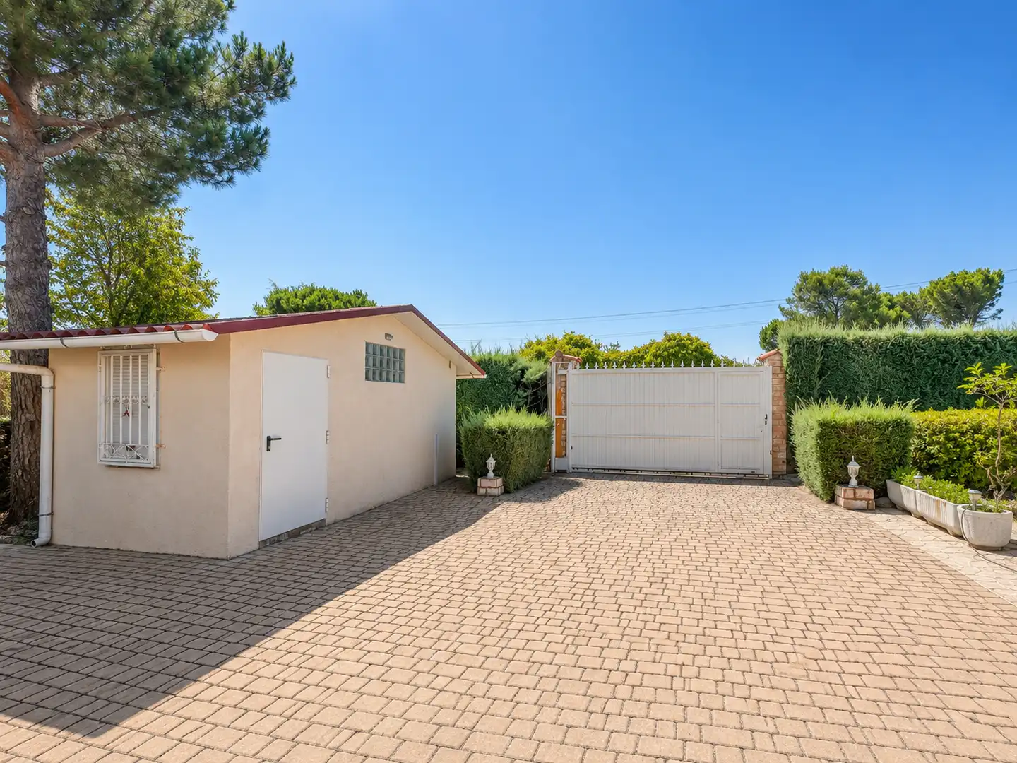 Vista exterior de Casa o chalet en venta en Nuevo Baztán con Aire acondicionado, Calefacción y Jardín privado