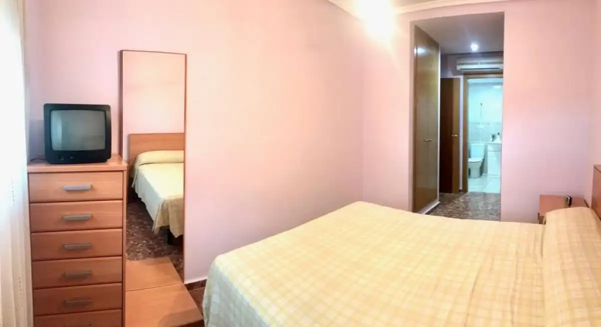 Habitación de Piso de alquiler en Manises con Aire acondicionado, Calefacción y Amueblado