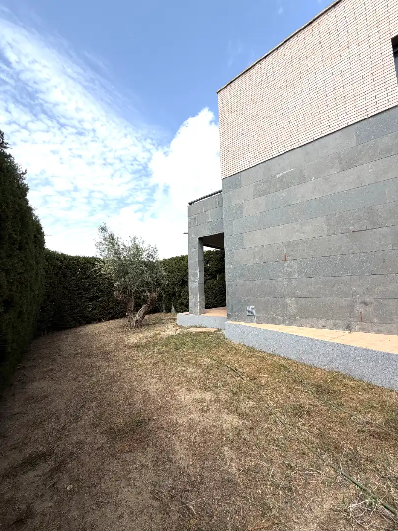 Vista exterior de Casa adosada en venda en Cambrils amb Aire condicionat, Calefacció i Jardí privat