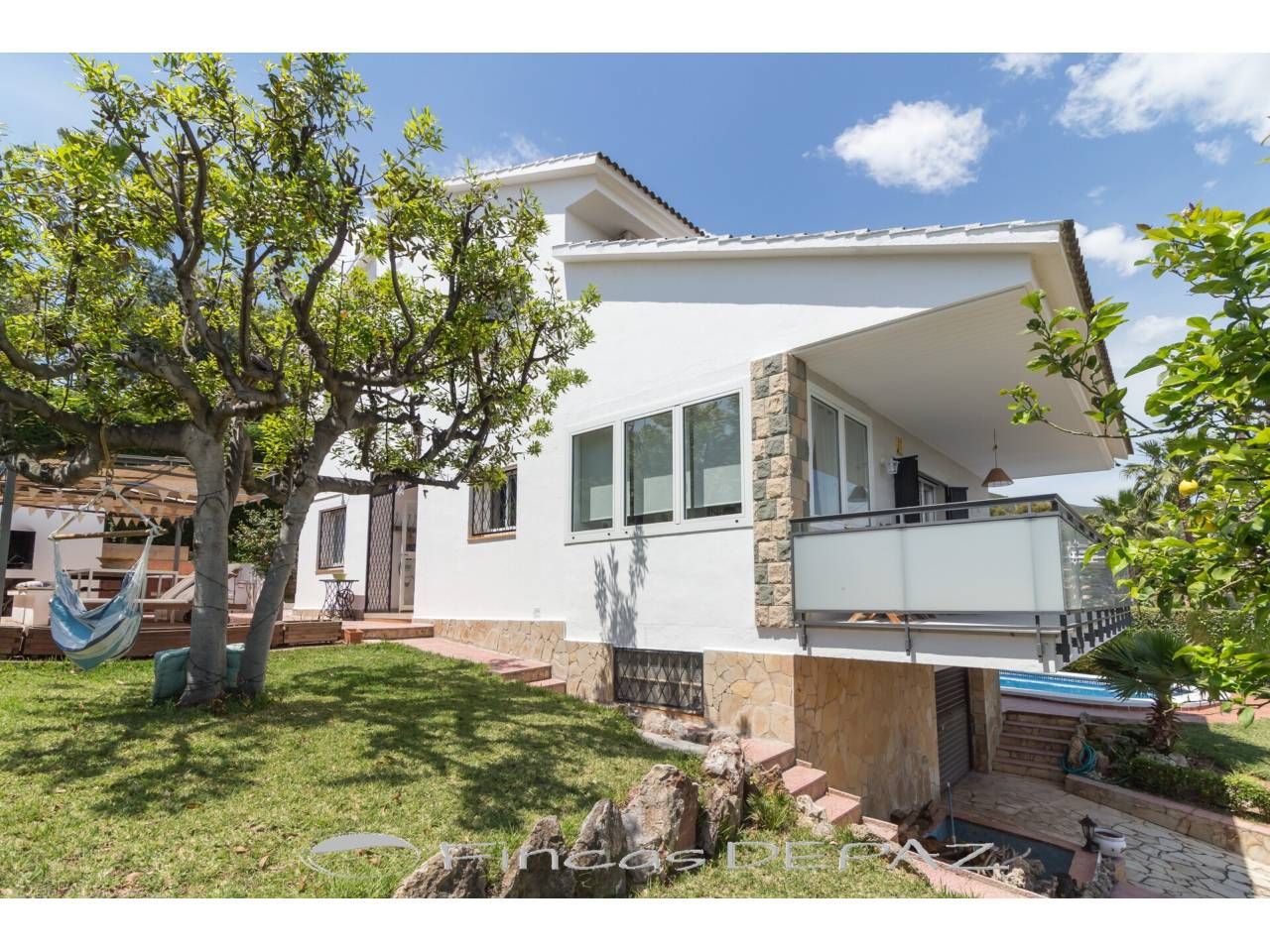 Vista exterior de Casa o xalet en venda en Castelldefels amb Aire condicionat, Calefacció i Jardí privat