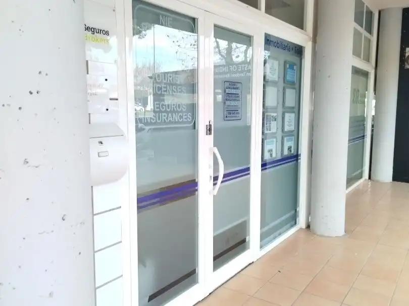 Büro zur Miete in L'Alfàs del Pi mit Klimaanlage, Heizung und Möbliert