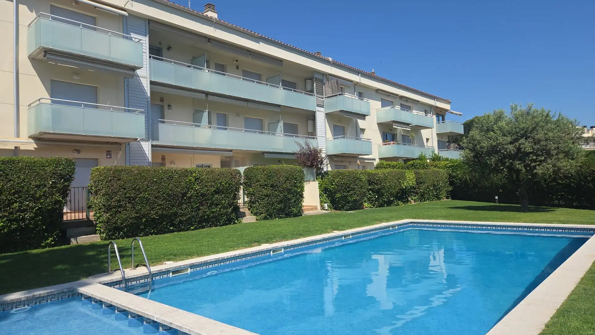 Schwimmbecken von Maisonette zum Verkauf in Palamós mit Klimaanlage, Heizung und Terrasse