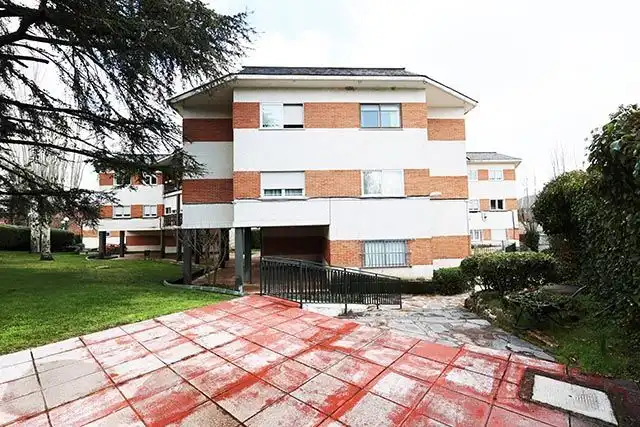 Vista exterior de Piso en venta en Collado Mediano con Calefacción, Terraza y Trastero