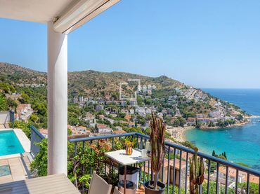 Villa mit Pool zum Verkauf in Almadrava - Canyelles - Puig-Rom