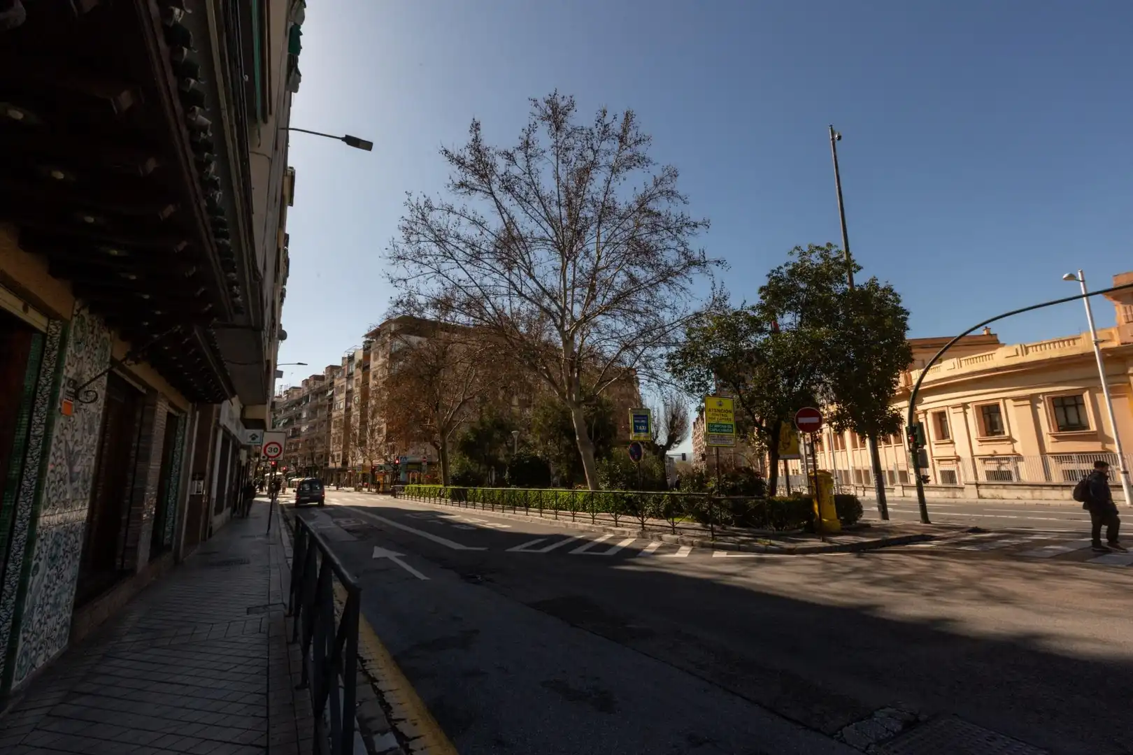 Vista exterior de Estudio en venta en Granada con Aire acondicionado, Calefacción y Alarma
