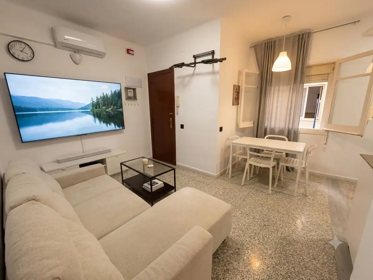 Sala d'estar de Pis en venda en Cornellà de Llobregat amb Aire condicionat