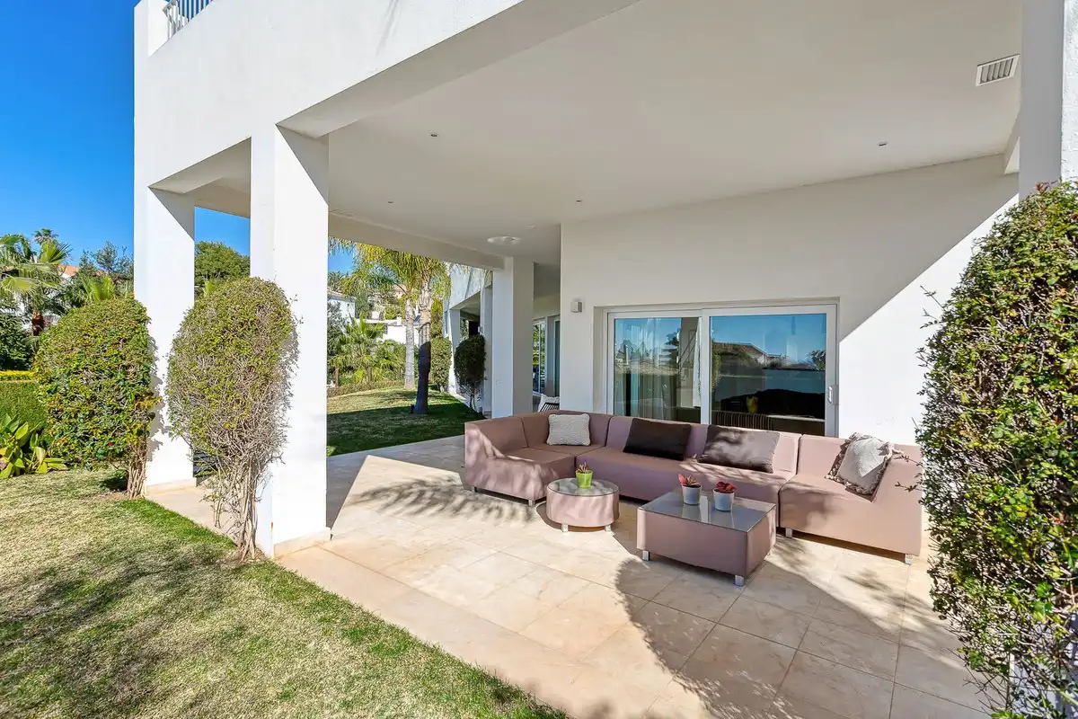 Terrassa de Casa o xalet en venda en Marbella amb Aire condicionat, Calefacció i Jardí privat