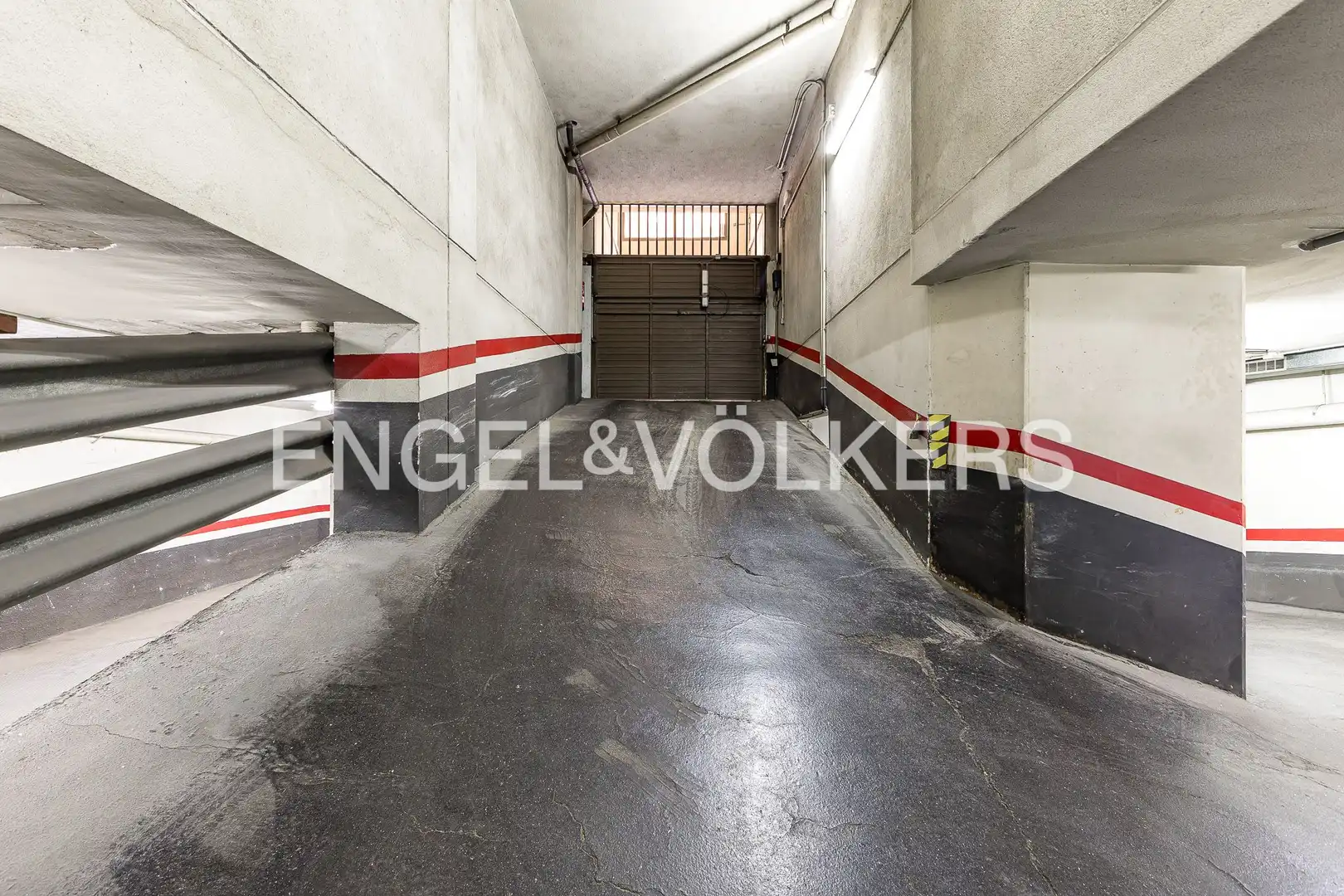 Parking of Flat for rent in Barcelona  with Air Conditioner, Heating and Private garden