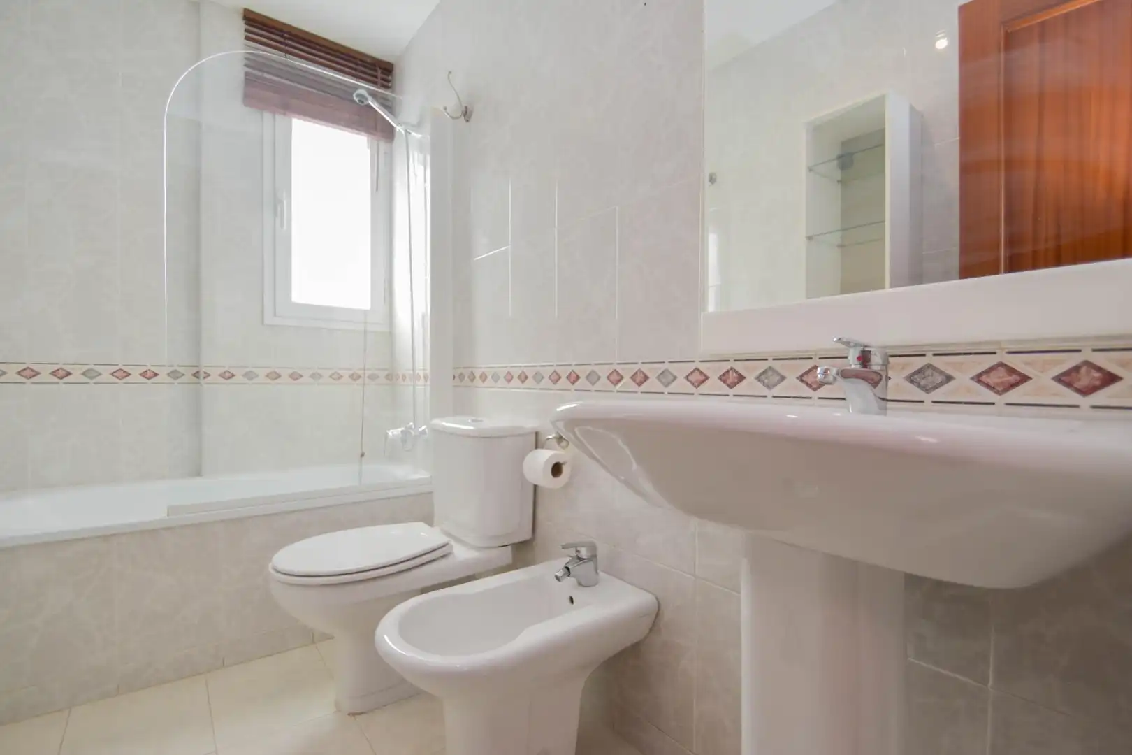 Baño de Piso en venta en Granada con Aire acondicionado, Calefacción y Terraza