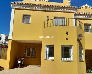 Vista exterior de Casa adosada en venda en Manilva amb Aire condicionat, Calefacció i Terrassa