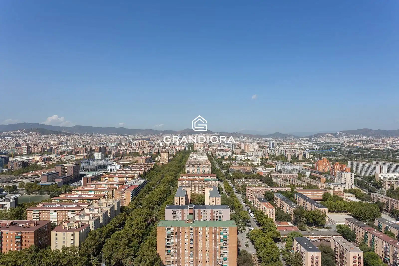 Vista exterior de Pis de lloguer en Barcelona amb Terrassa, Piscina i Moblat
