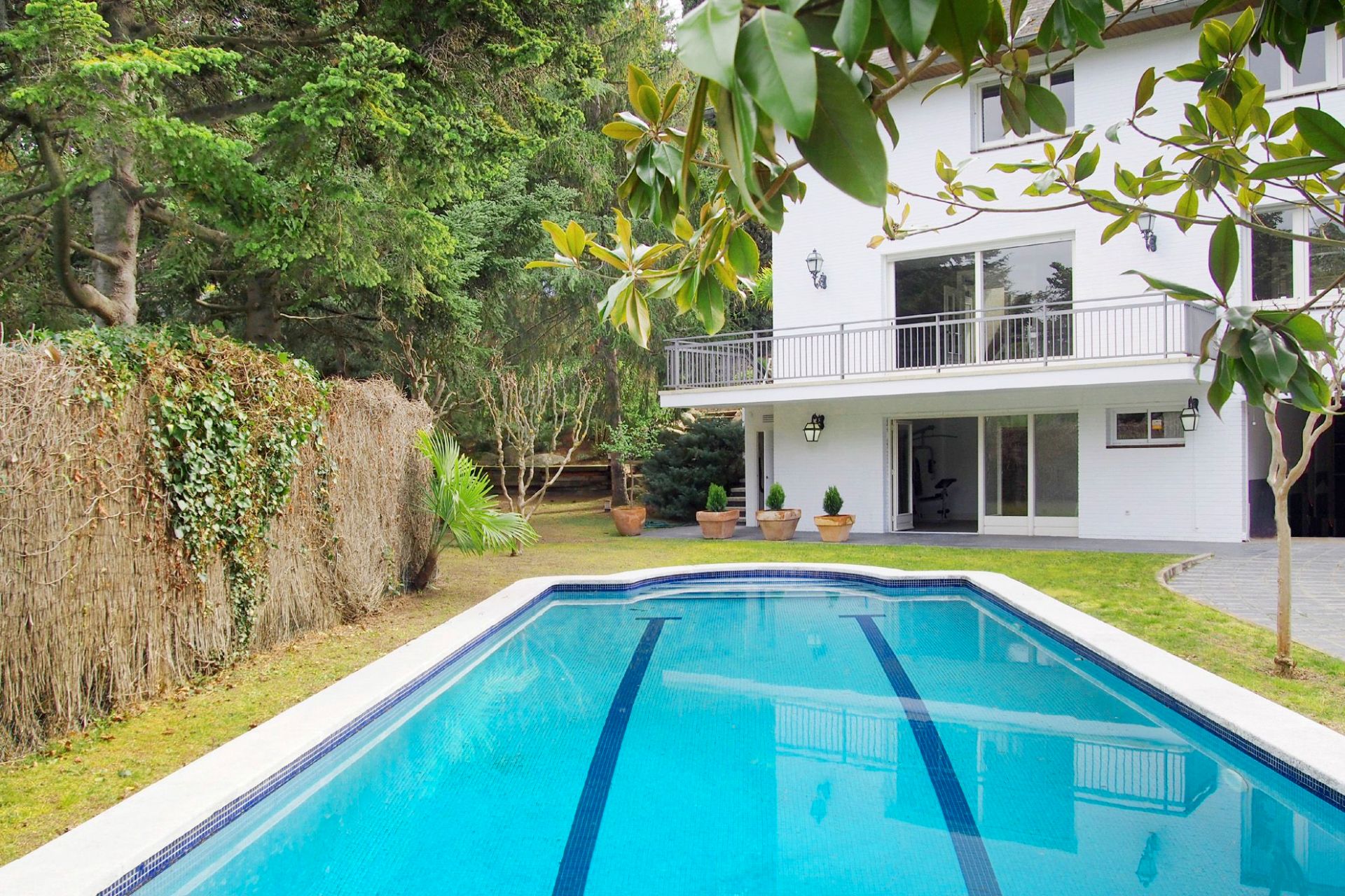 Piscina de Casa o chalet de alquiler en Sant Cugat del Vallès con Aire acondicionado, Calefacción y Jardín privado