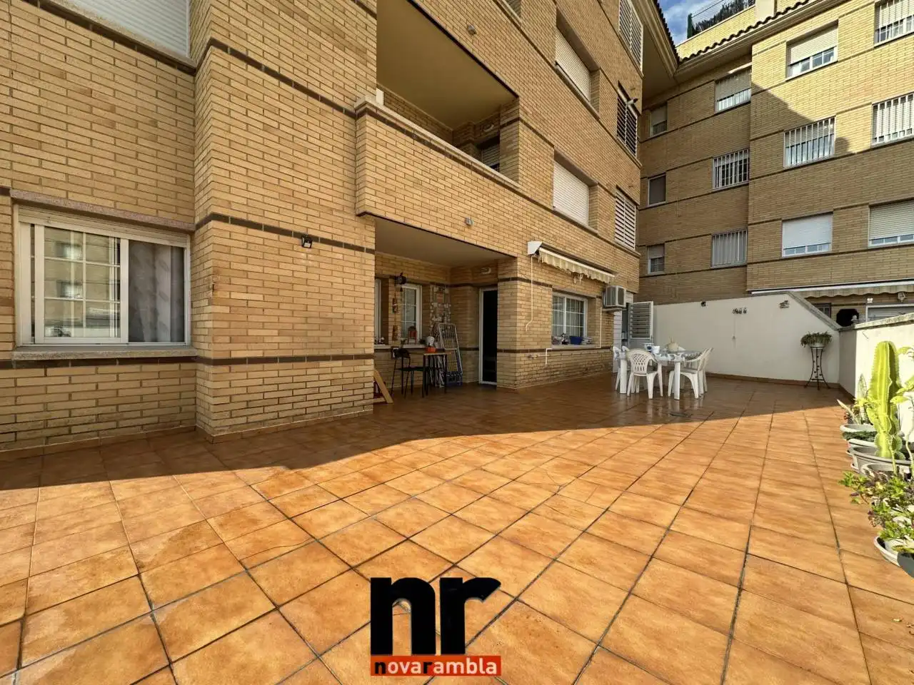 Außenansicht von Wohnung zum Verkauf in Ripollet mit Klimaanlage, Heizung und Terrasse