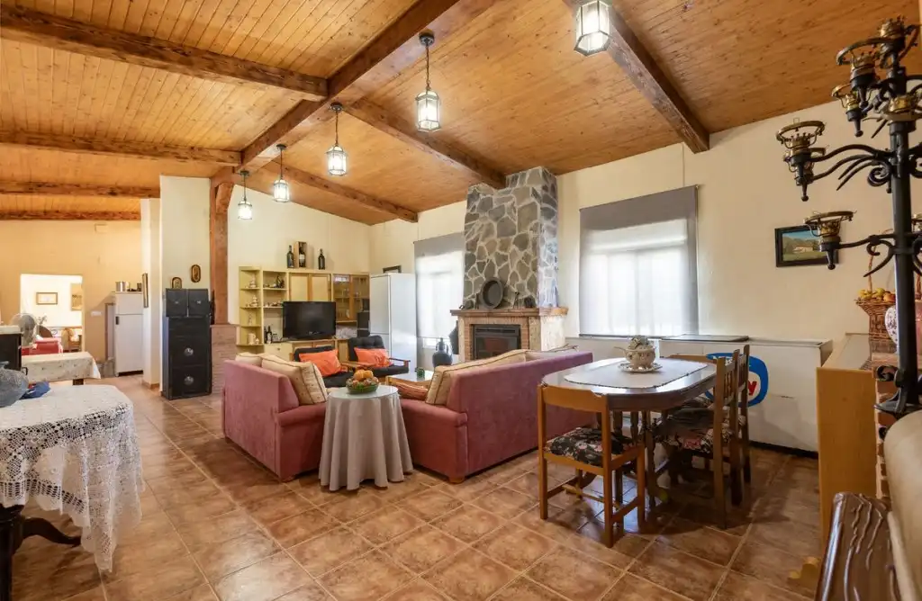 Sala d'estar de Finca rústica en venda en Tierga amb Jardí privat, Terrassa i Traster