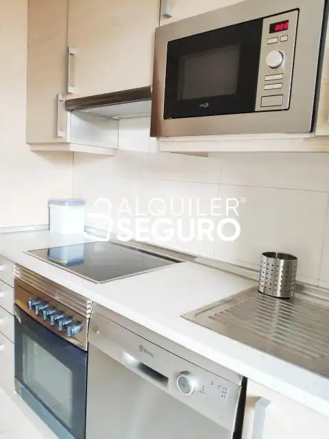 Küche von Wohnung zur Miete in Madrid mit Heizung, Schwimmbad und Möbliert