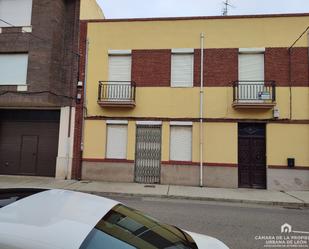 Exterior view of House or chalet for sale in León Capital   with Private garden