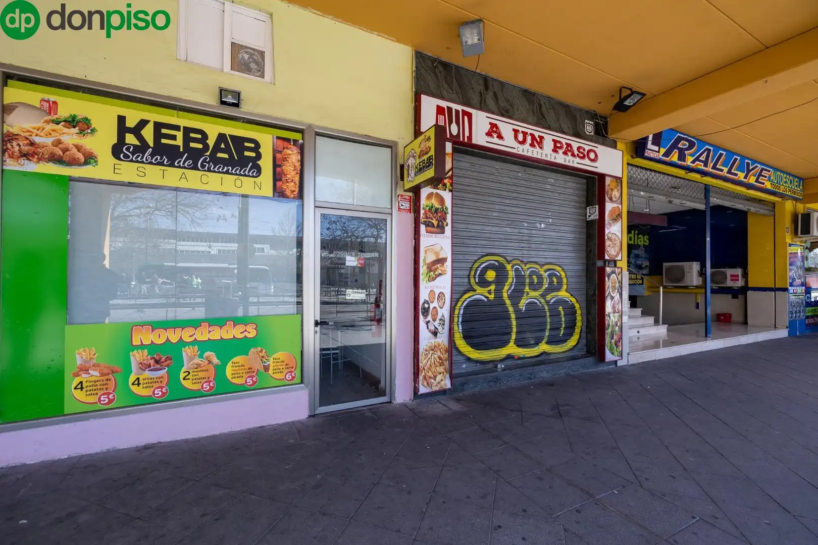 Local en venta en Avenida Avenida Juan Pablo II, 92, Joaquina Eguaras