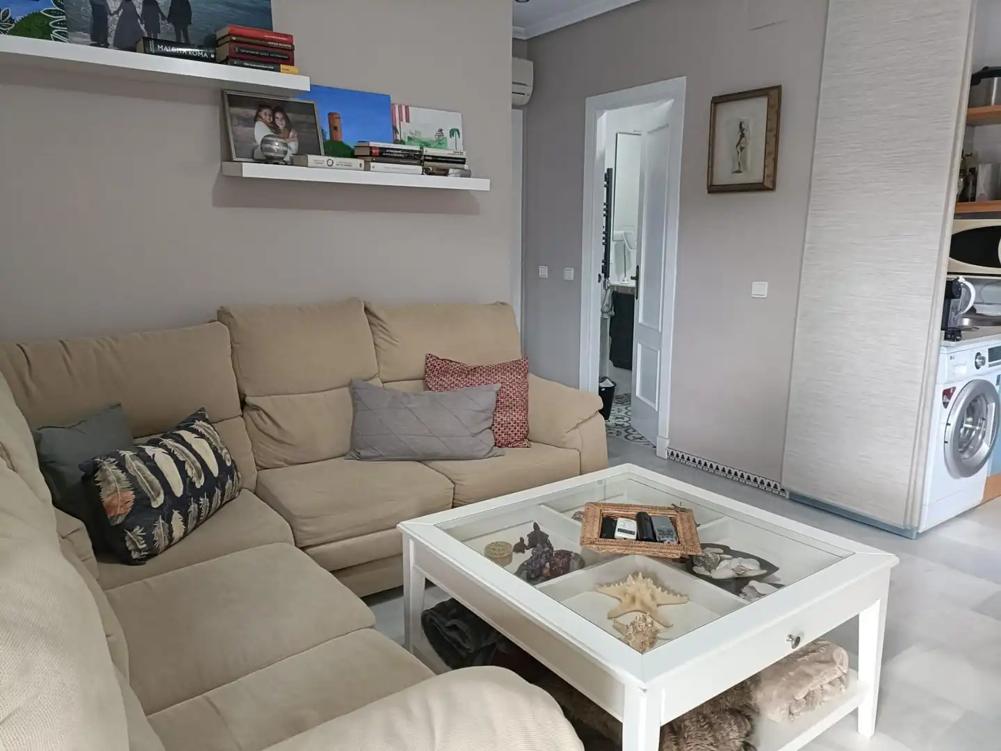 Sala d'estar de Apartament en venda en Chiclana de la Frontera amb Aire condicionat, Jardí privat i Moblat