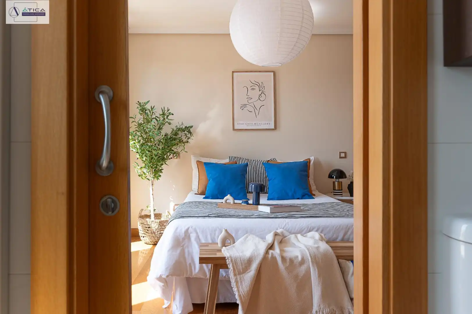 Schlafzimmer von Dachboden zum Verkauf in Santander mit Heizung, Privatgarten und Parkett