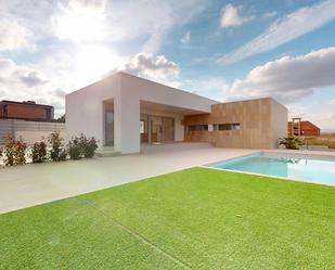Vista exterior de Casa o xalet en venda en Elche / Elx amb Aire condicionat, Jardí privat i Terrassa