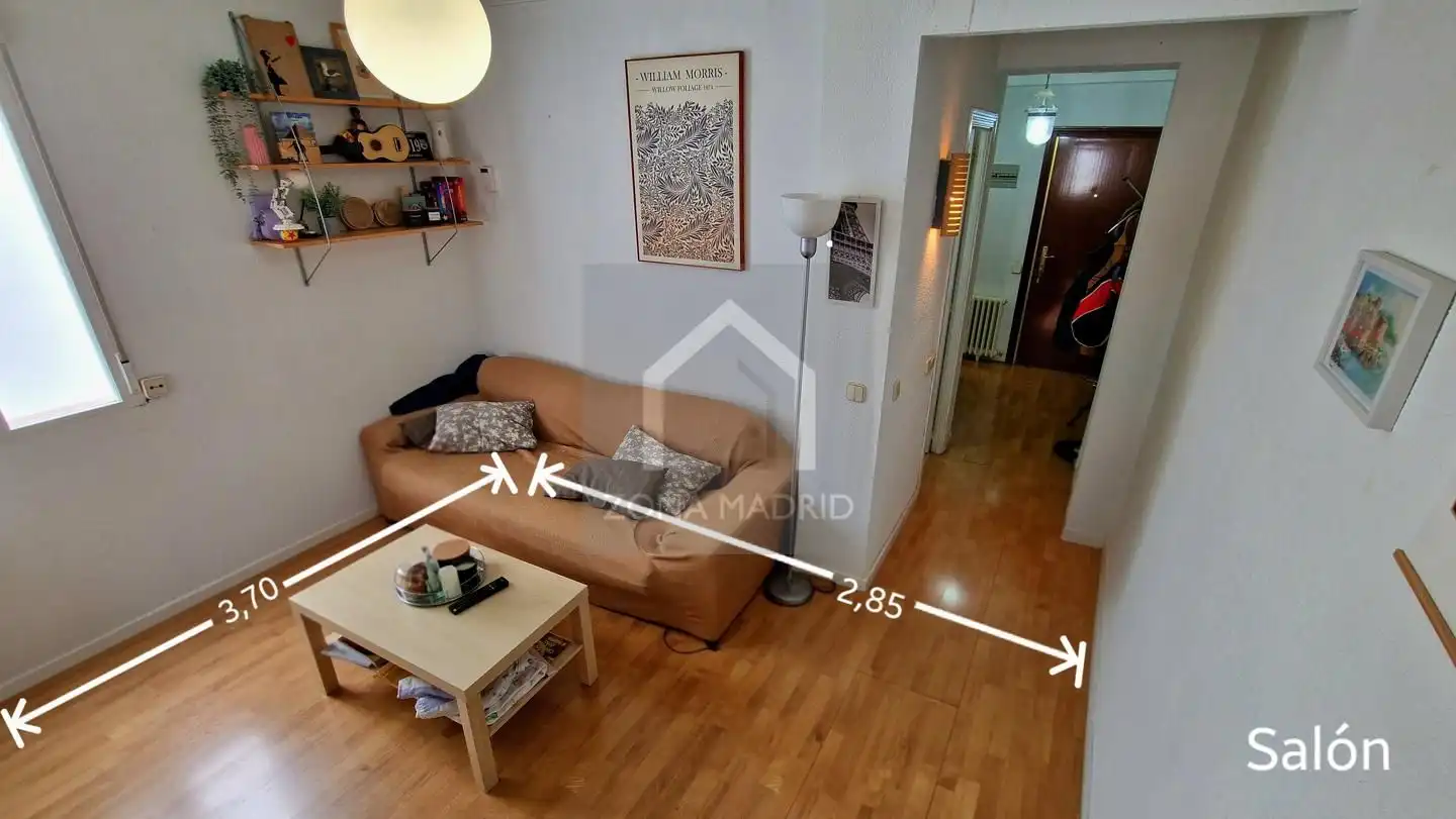 Living room of Flat for sale in Madrid  with Furnished
