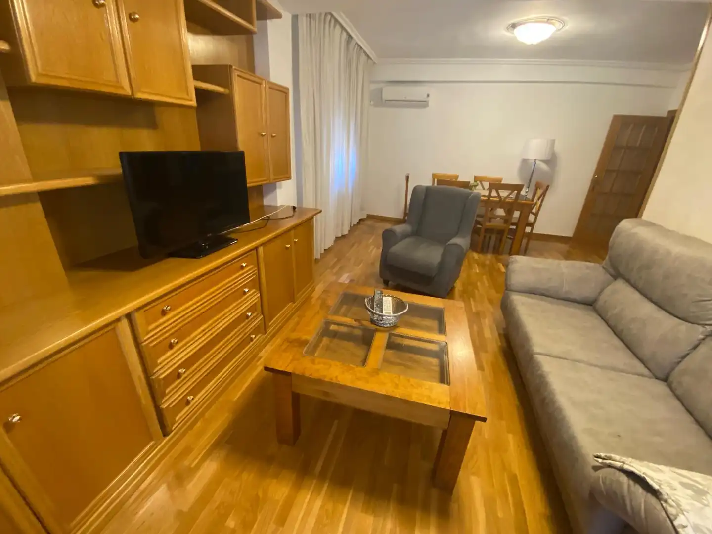 Sala d'estar de Pis de lloguer en Albacete amb Aire condicionat, Calefacció i Parquet