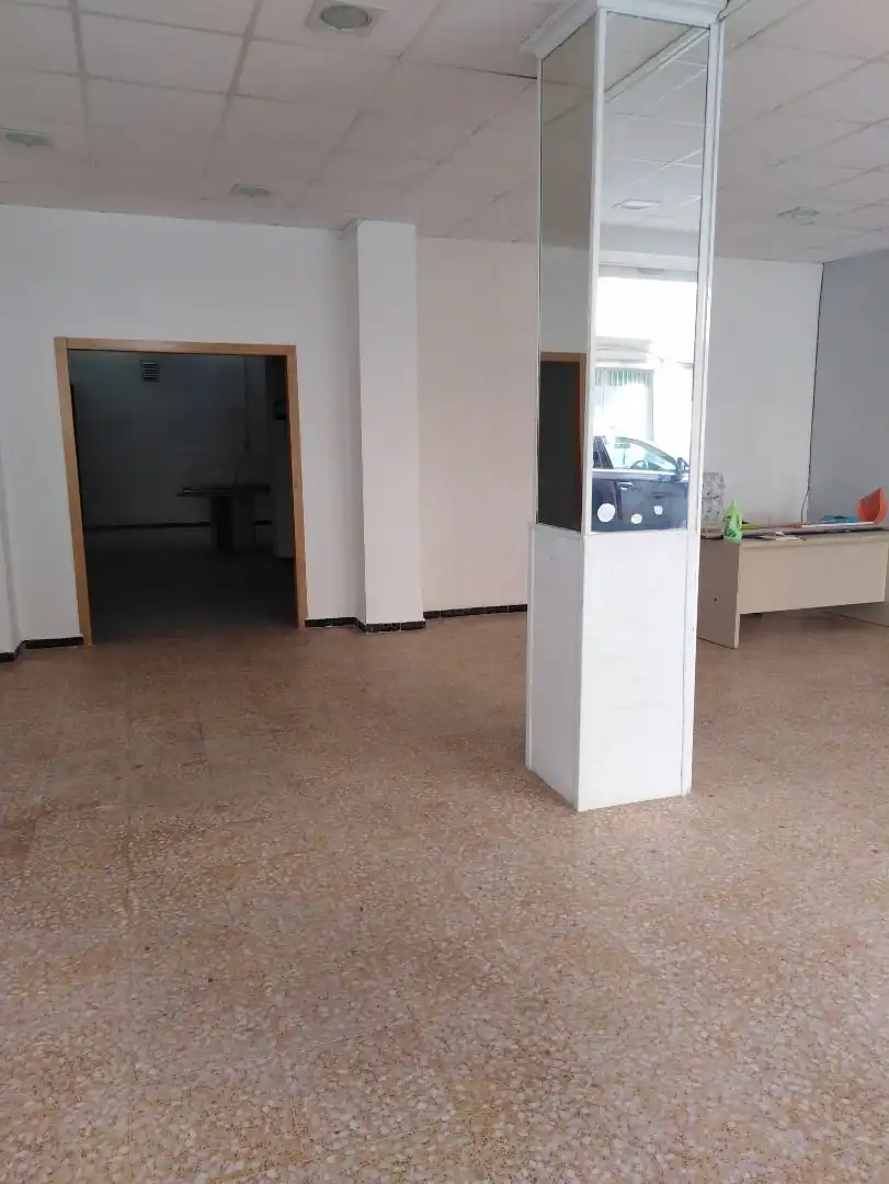 Local comercial en alquiler en Carrer del Crist de la Mar 124, imagen 2