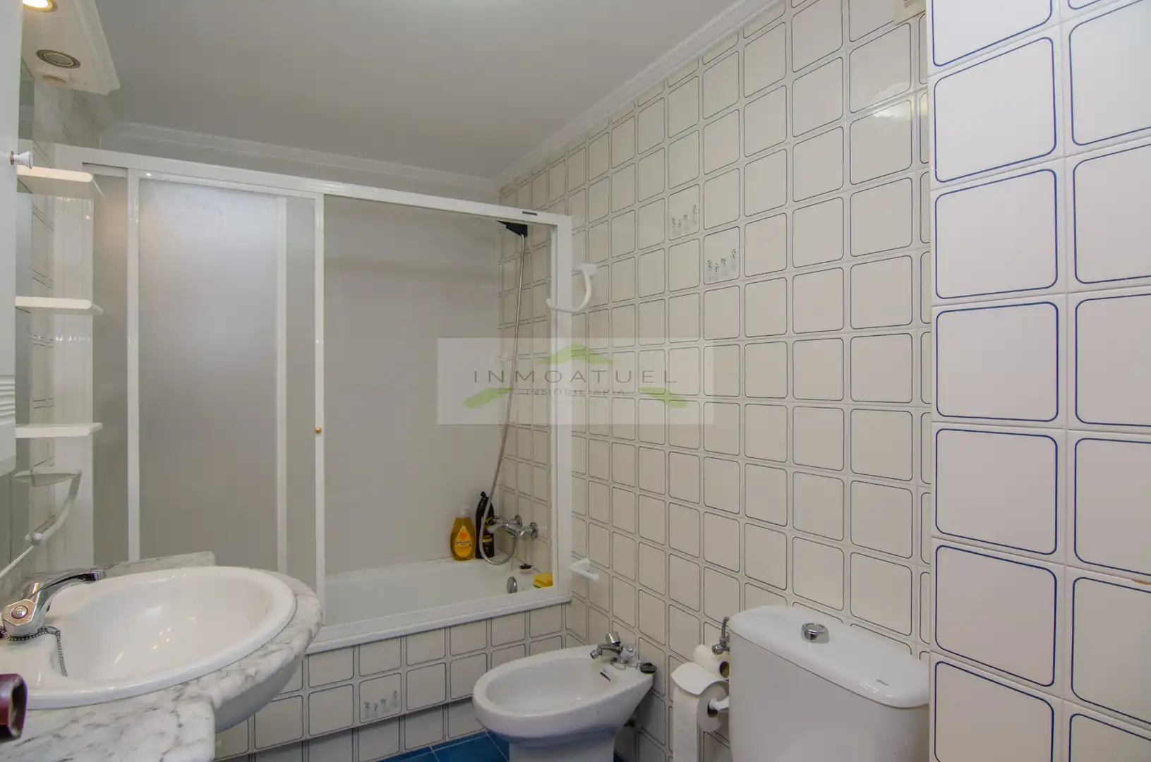 Badezimmer von Wohnung zur Miete in A Coruña Capital  mit Parkett, Möbliert und Ofen