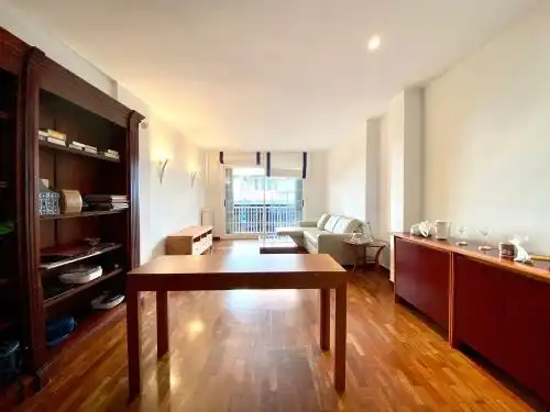 Außenansicht von Wohnung zum Verkauf in Barcelona mit Klimaanlage, Heizung und Parkett
