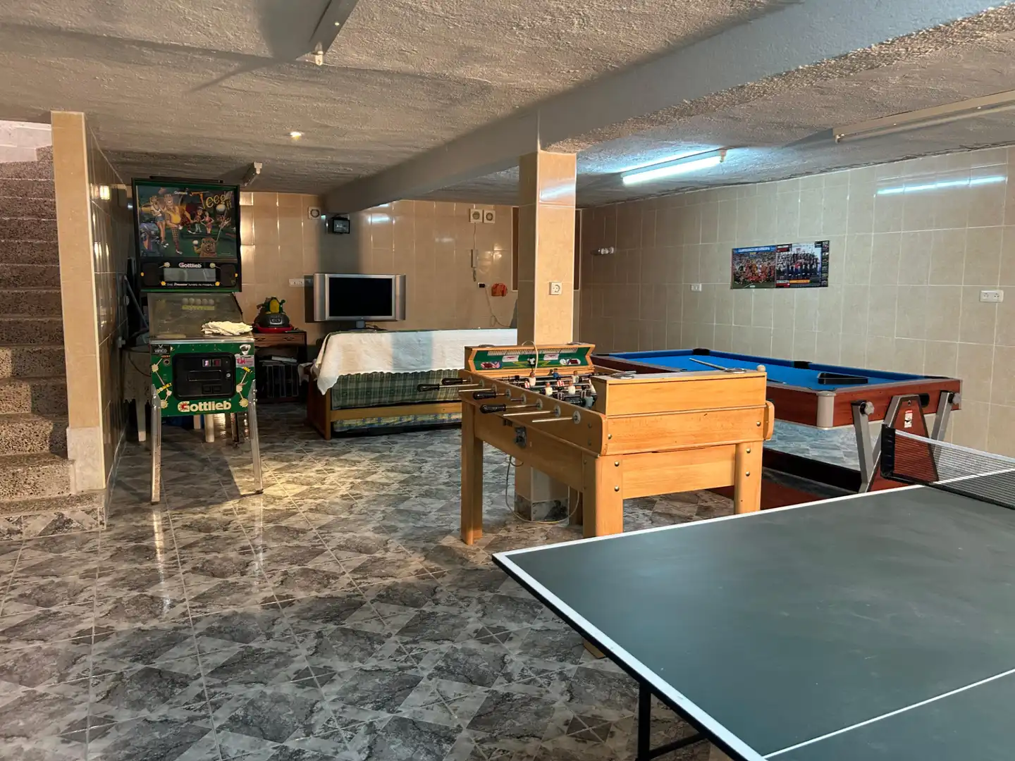 Einfamilien-Reihenhaus zum Verkauf in Santa Cruz del Retamar mit Klimaanlage, Heizung und Privatgarten
