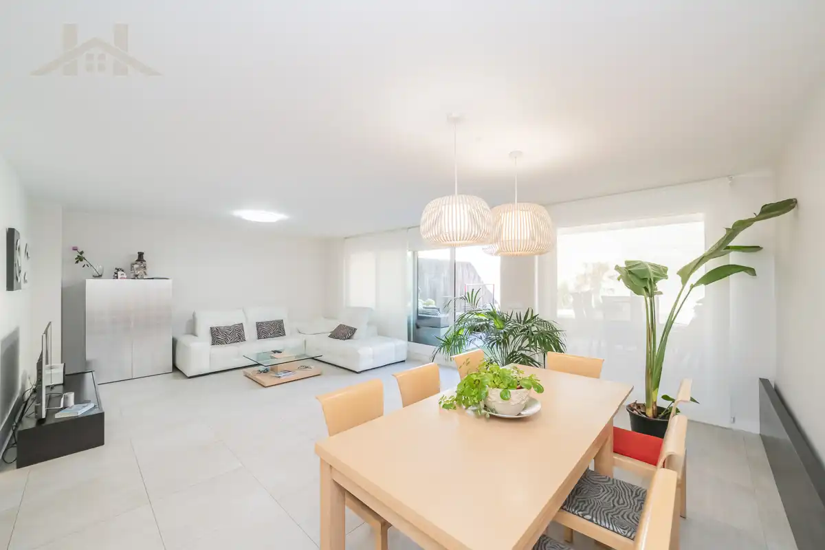 Casa adosada en venta en Avenida de la Armada Española, Cortijo Sur