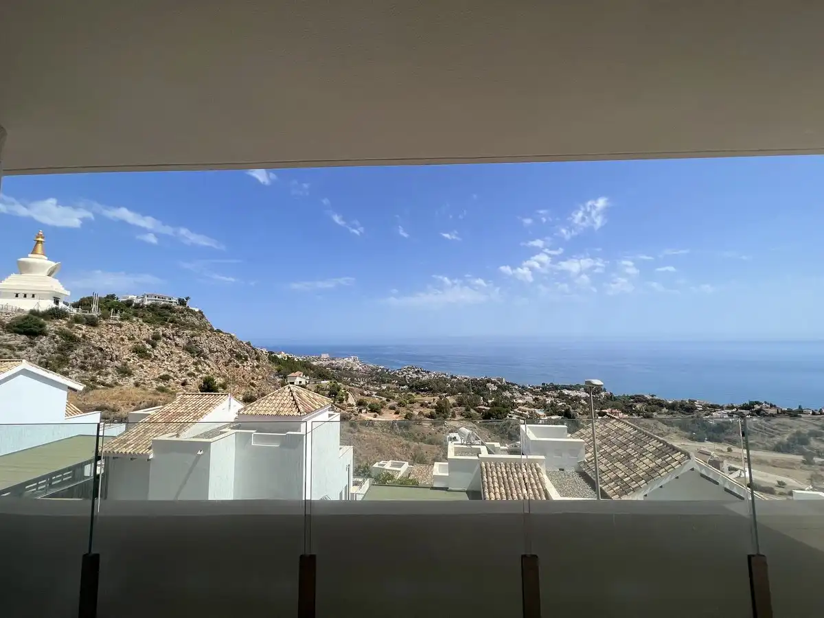 Vista exterior de Apartament de lloguer en Benalmádena amb Aire condicionat, Balcó i Es permeten mascotes