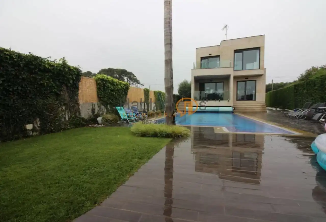 Xalet amb piscina en venda a Noalla