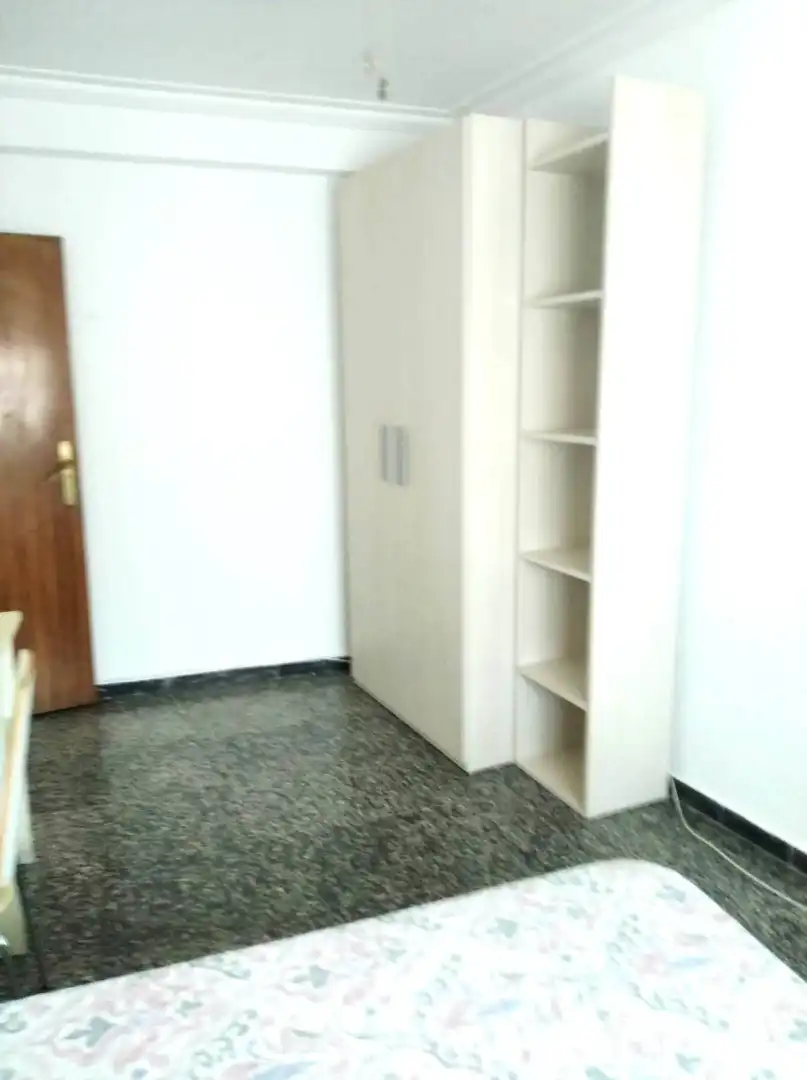 Habitación de Piso de alquiler en Zaragoza con Calefacción, Amueblado y Horno