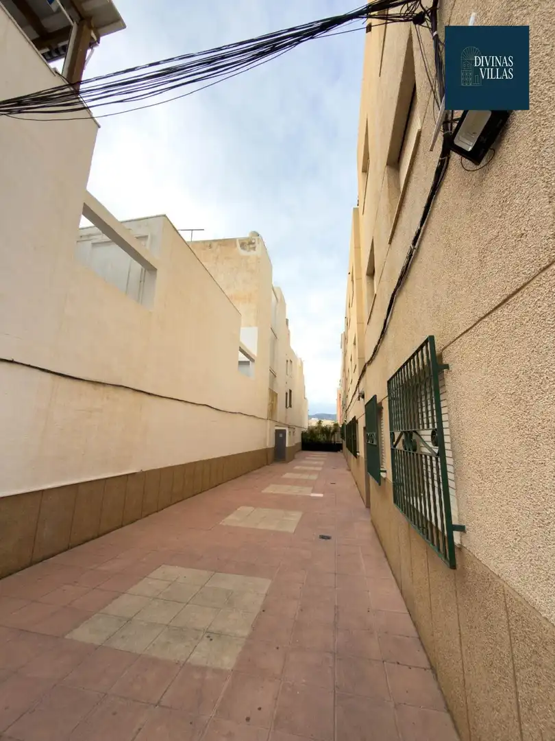 Vista exterior de Pis en venda en Águilas amb Aire condicionat, Terrassa i Balcó