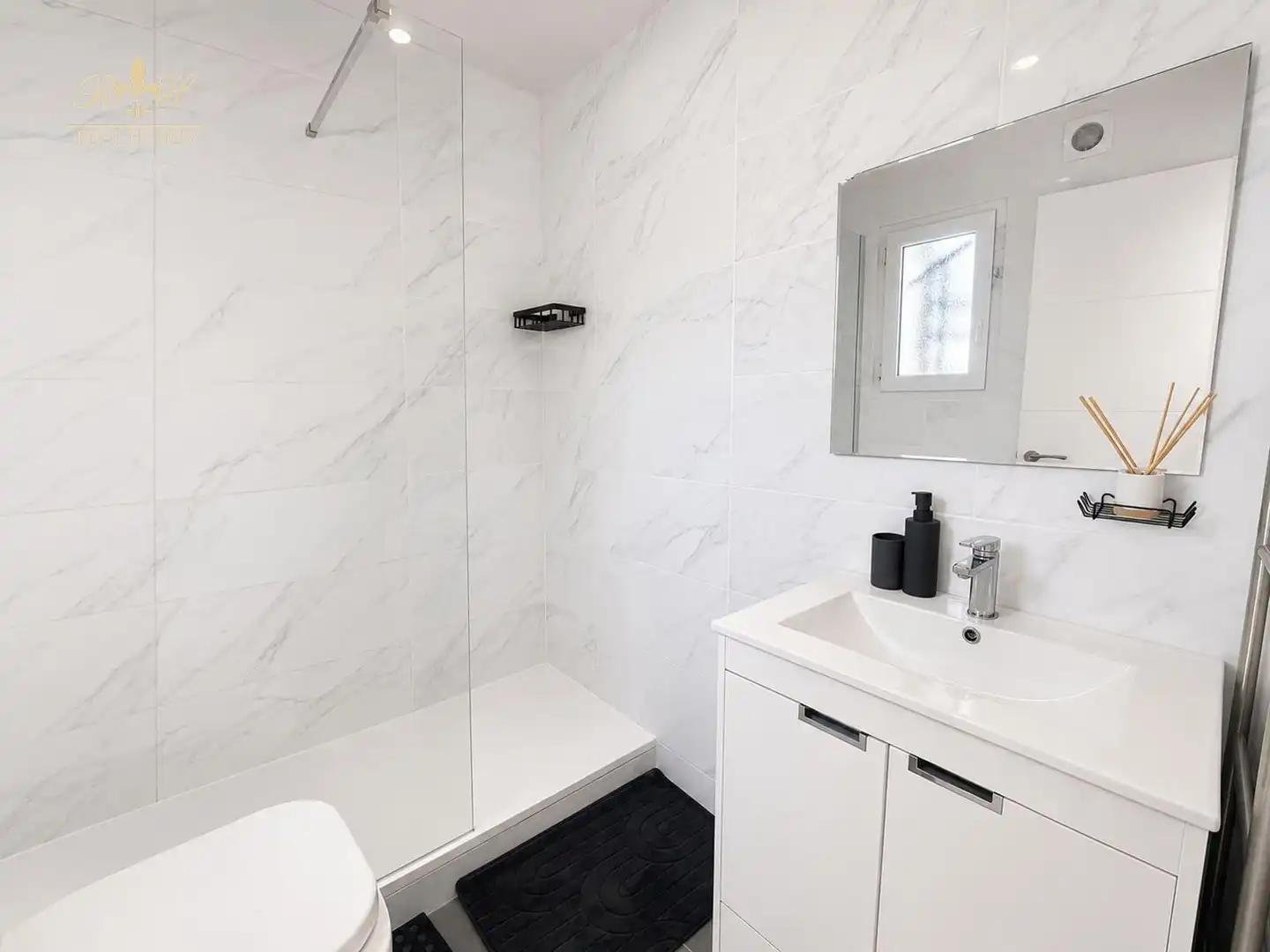 Baño de Dúplex de alquiler en L'Alfàs del Pi con Aire acondicionado, Calefacción y Terraza