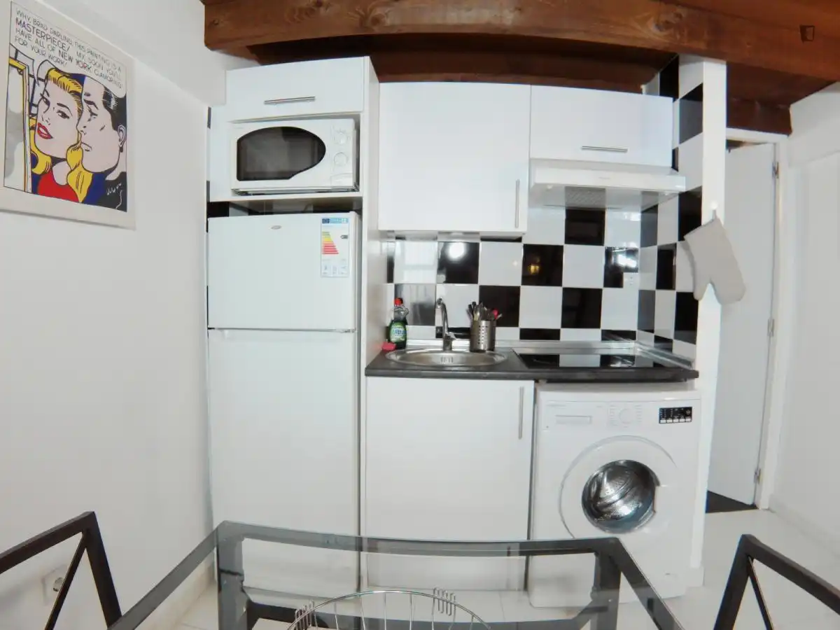 Study for rent in Valdeacederas