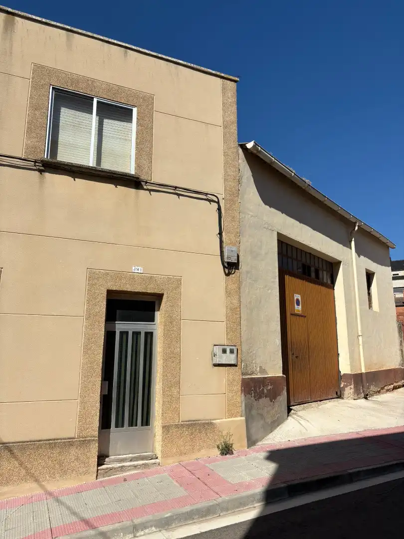 Vista exterior de Casa o xalet en venda en Villamediana de Iregua amb Moblat