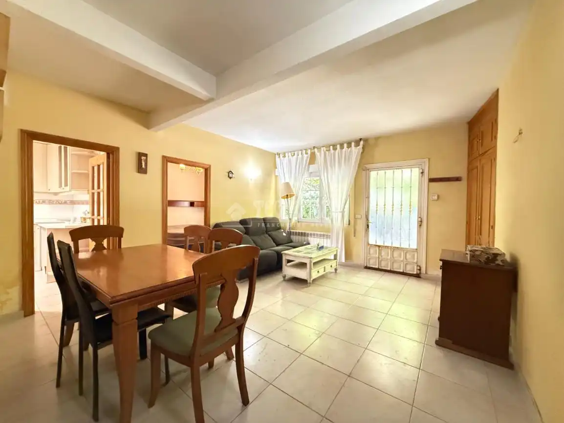 Sala de estar de Casa adosada en venta en Galapagar con Calefacción