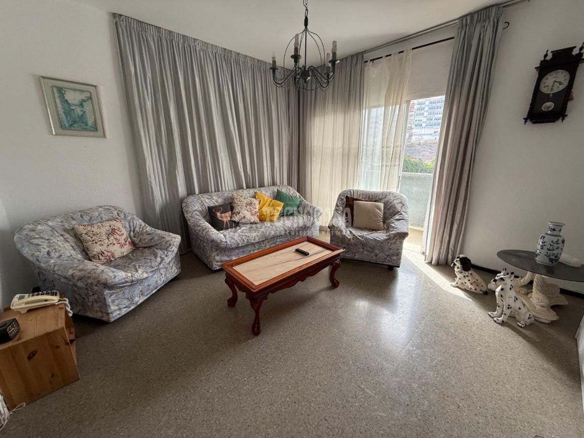 Vista exterior de Piso en venta en Las Palmas de Gran Canaria con Amueblado y Balcón