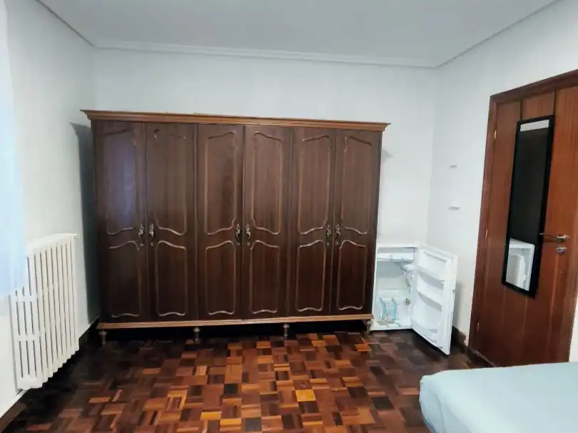 Bedroom of Flat for share in  Logroño  with Heating, Parquet flooring and Furnished