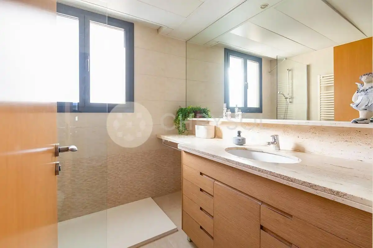 Bathroom of Flat for sale in Barcelona  with Air Conditioner, Heating and Private garden