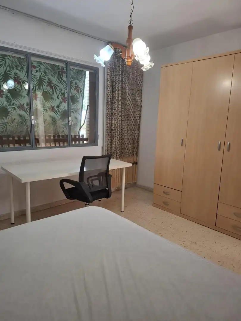 Habitación de Piso de alquiler en Murcia con Terraza y Amueblado