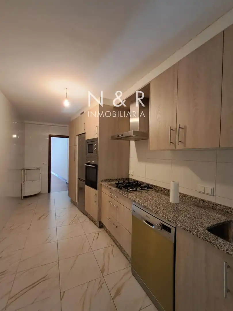 Kitchen of Flat for rent in Santiago de Compostela   with Heating and Terrace