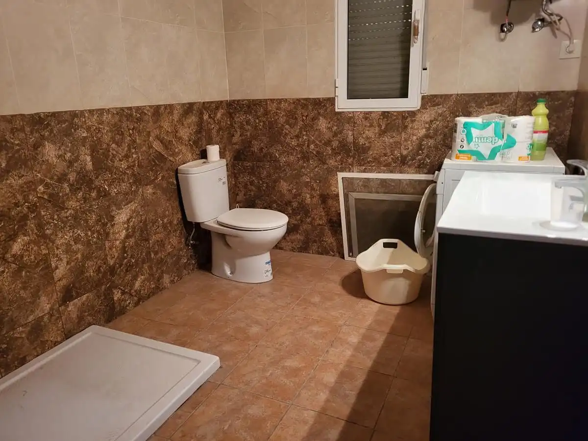 Bany de Casa o xalet en venda en Sisante amb Calefacció, Jardí privat i Terrassa