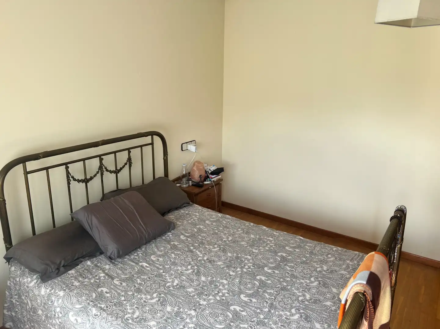 Dormitori de Casa o xalet en venda en Oviedo  amb Calefacció, Parquet i Terrassa
