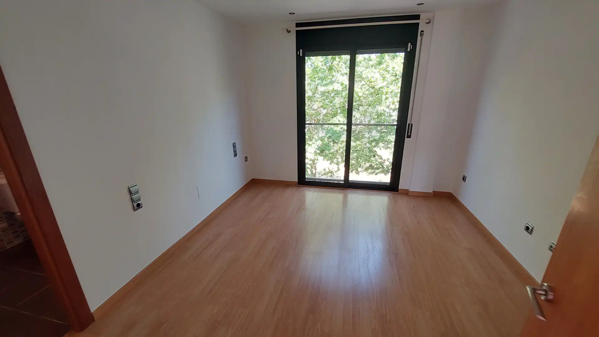 Habitación de Casa adosada en venta en Vilafranca del Penedès con Aire acondicionado, Calefacción y Jardín privado